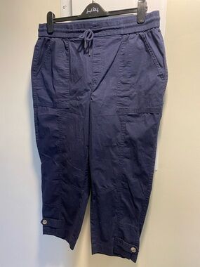 Reitmans Navy Drawstring Cropped Capris